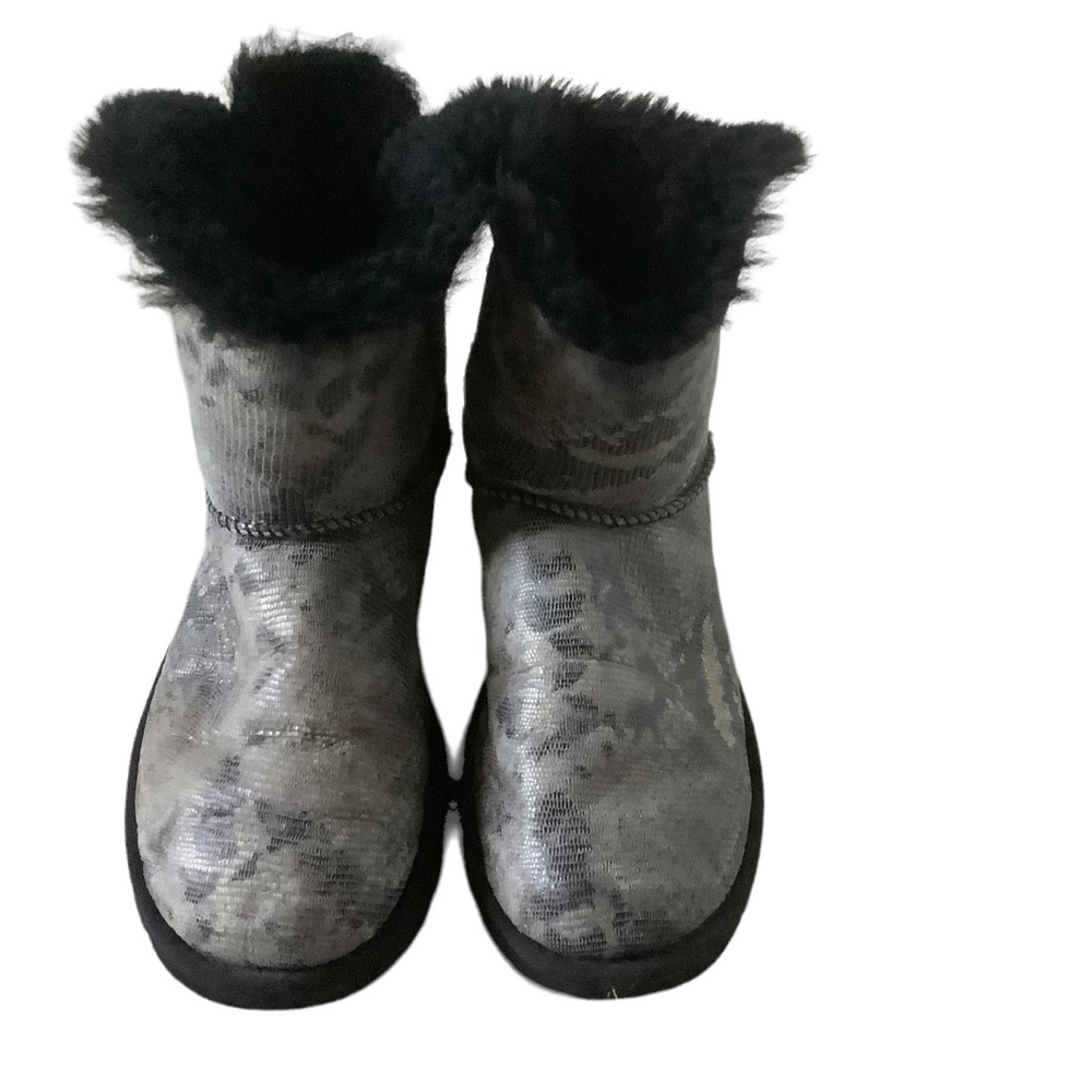 UGG women’s boots size 6 mini Bailey bow snake print sheepskin casual boots